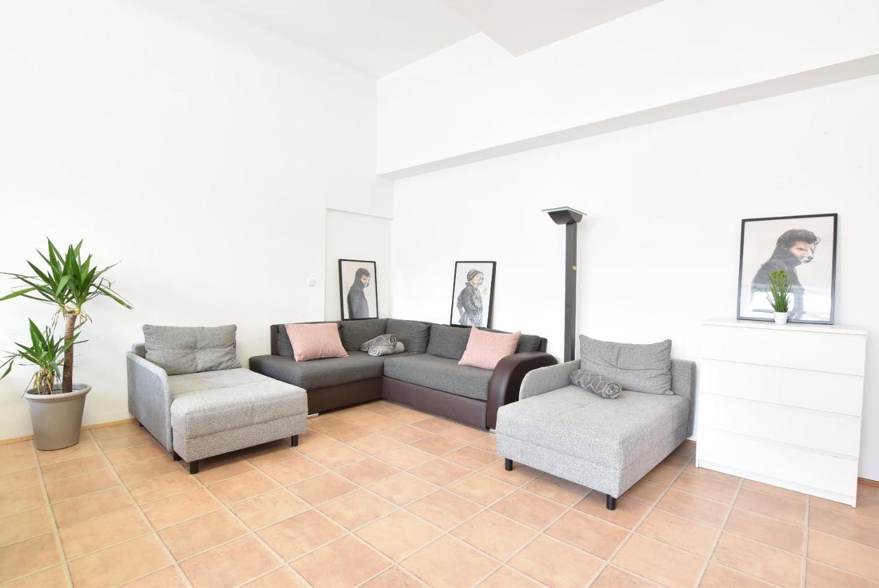 אינסברוק Huge Apartment In Awesome Location With Parking מראה חיצוני תמונה