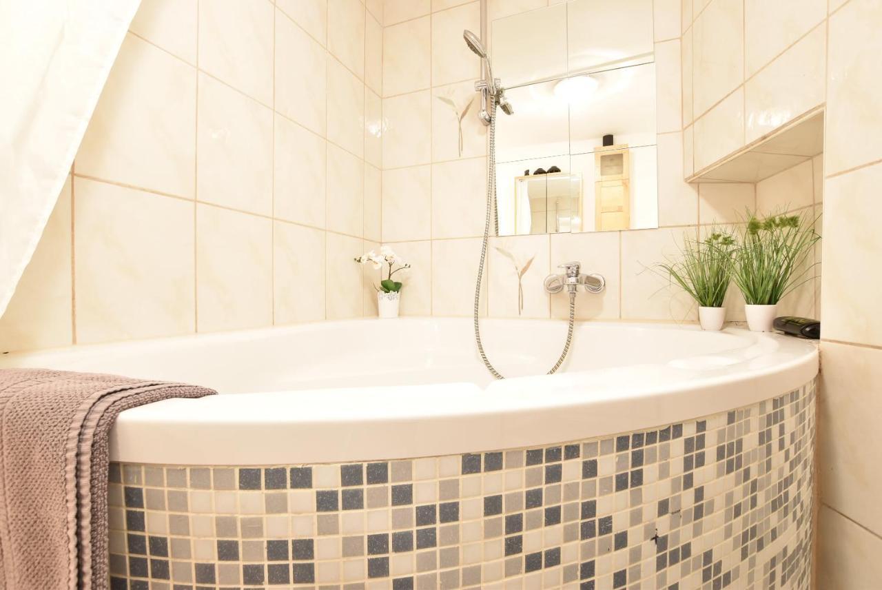 אינסברוק Huge Apartment In Awesome Location With Parking מראה חיצוני תמונה