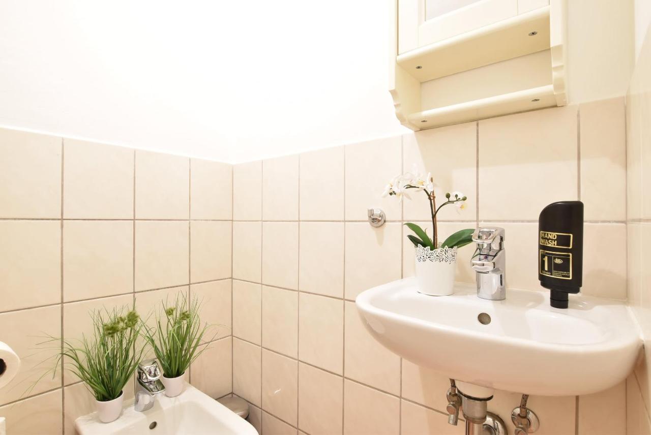 אינסברוק Huge Apartment In Awesome Location With Parking מראה חיצוני תמונה