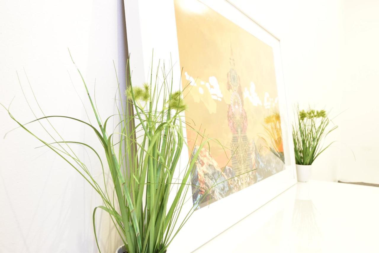 אינסברוק Huge Apartment In Awesome Location With Parking מראה חיצוני תמונה